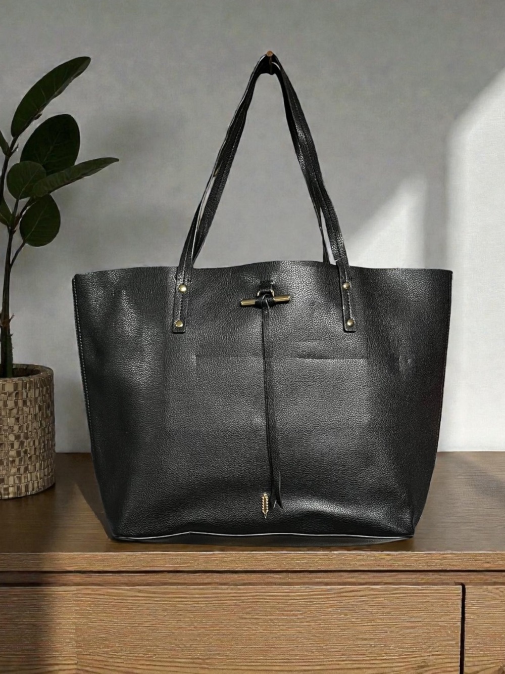 🌻NEW NWOT Thacker Fran Tote Bag in Black Pebbled Leather
